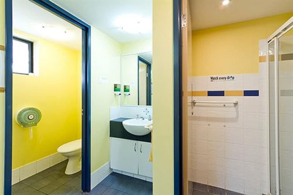 Arrival Lodge Hostel Accommodation Gold Coast Exterior photo