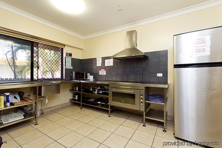 Arrival Lodge Hostel Accommodation Gold Coast Exterior photo