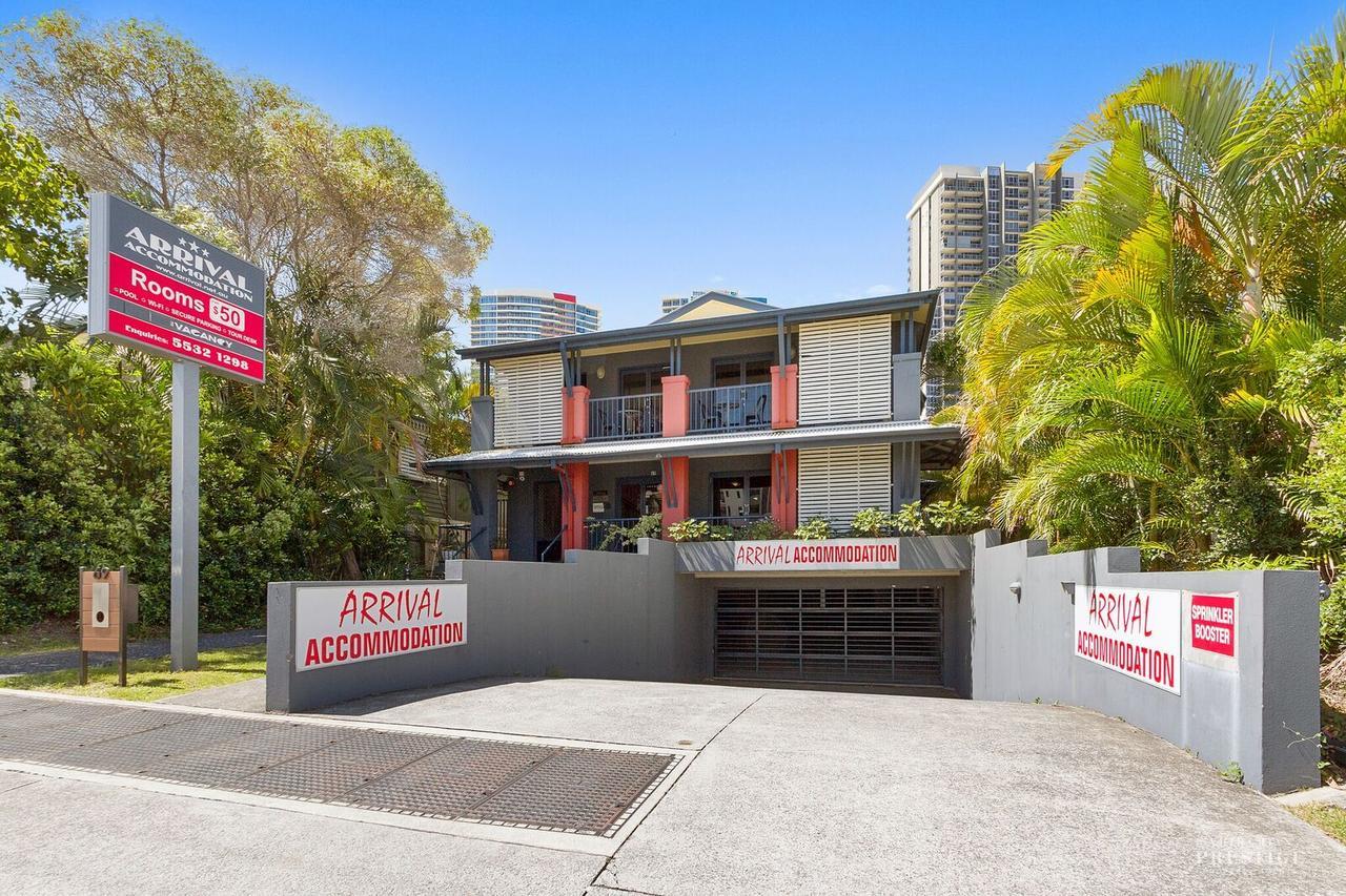 Arrival Lodge Hostel Accommodation Gold Coast Exterior photo
