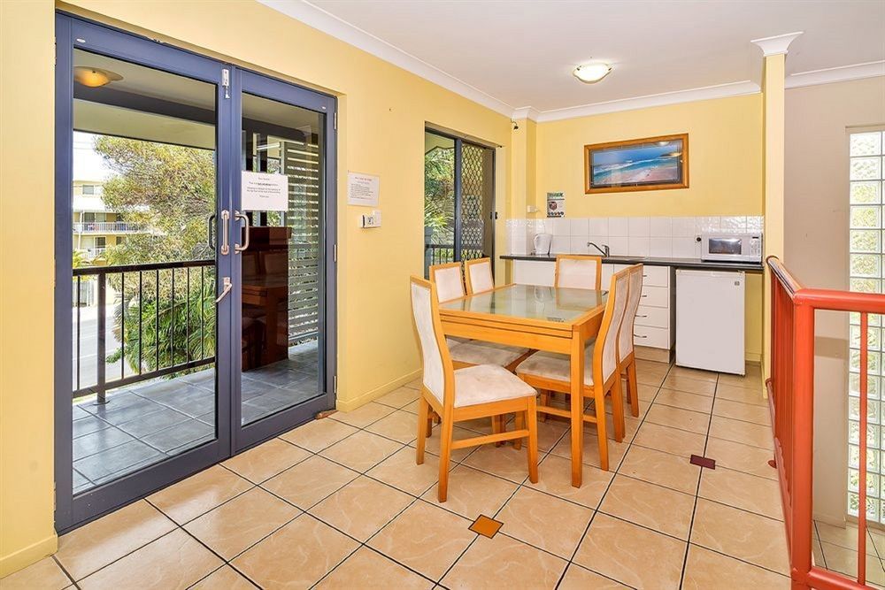 Arrival Lodge Hostel Accommodation Gold Coast Exterior photo