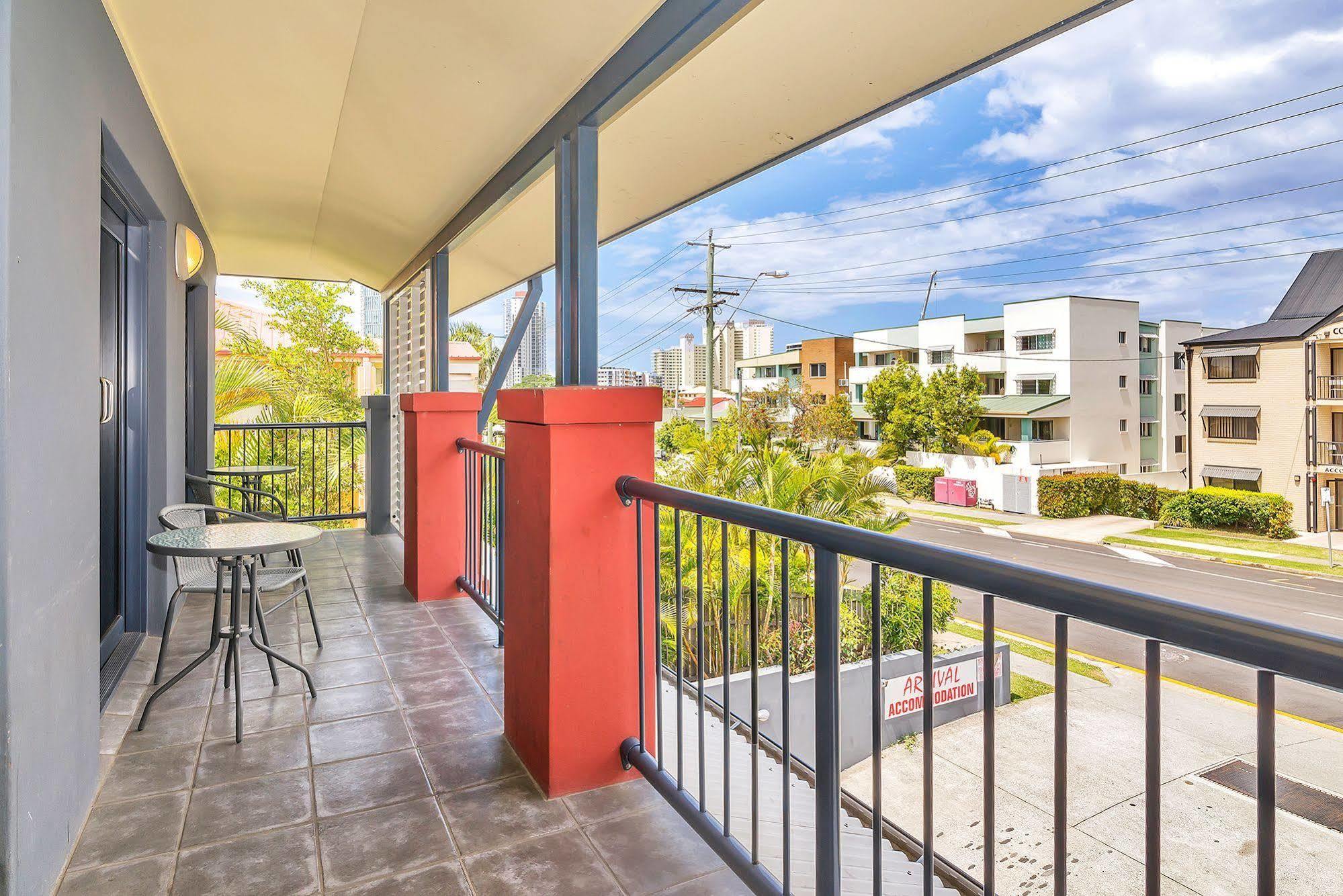 Arrival Lodge Hostel Accommodation Gold Coast Exterior photo